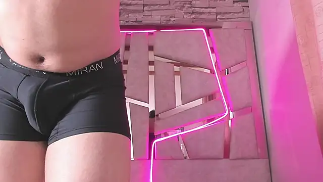 Snapshot of mia_and_austin chatting on 10-24-25, 09:11 mia and austin online show from 10-24-25, 09:11