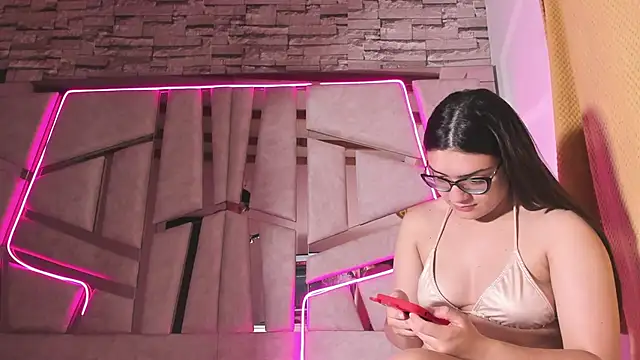 Snapshot of mia_and_austin chatting on 11-15-25, 11:43 mia and austin online show from 11-15-25, 11:43