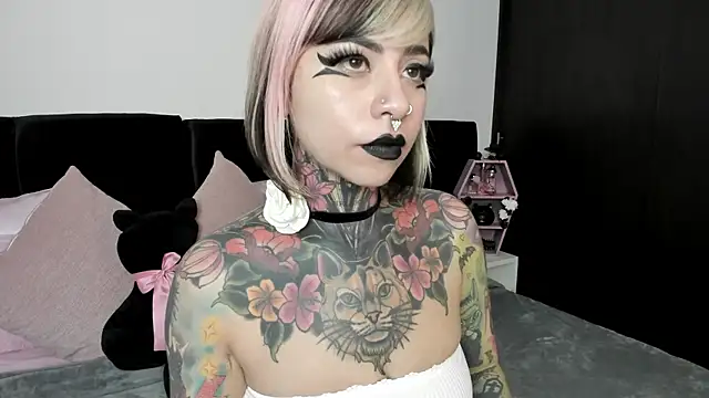 NikkiRamone online show from 01-08-25, 12:05