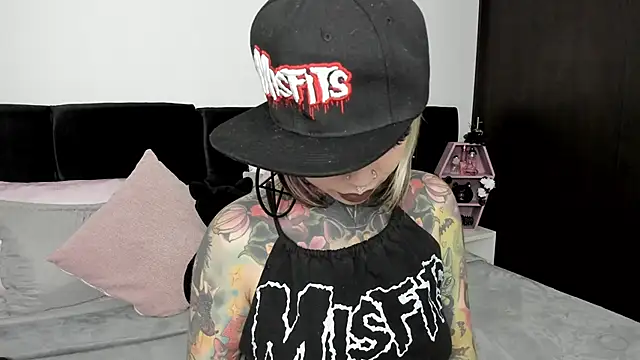 NikkiRamone online show from 01-31-25, 11:56