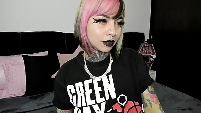 NikkiRamone online show from 02-11-25, 06:51