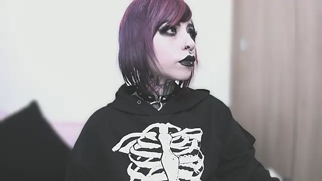 NikkiRamone online show from 09-09-25, 11:32