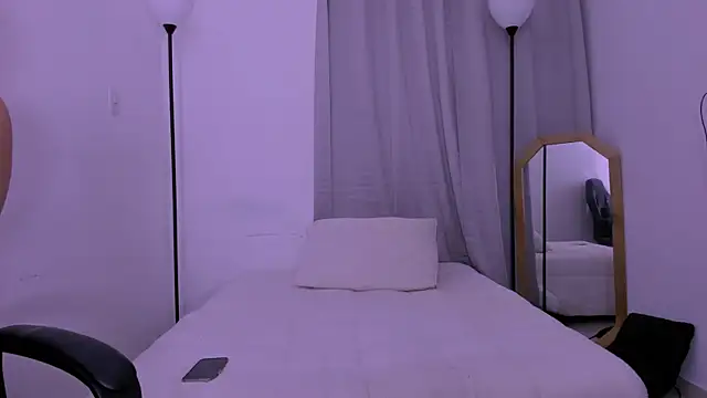 Snapshot of Miiafoxxx chatting on 12-23-24, 01:51 Miiafoxxx online show from 12-23-24, 01:51