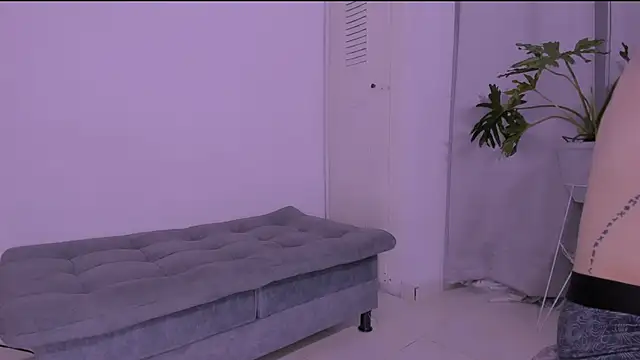 Snapshot of Miiafoxxx chatting on 11-03-25, 02:24 Miiafoxxx online show from 11-03-25, 02:24