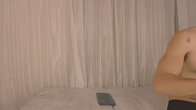 Miiafoxxx online show from 02-12-26, 05:02