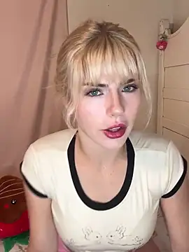 Snapshot of SirenitySirenxx chatting on 12-13-24, 05:38 SirenitySirenxx online show from 12-13-24, 05:38