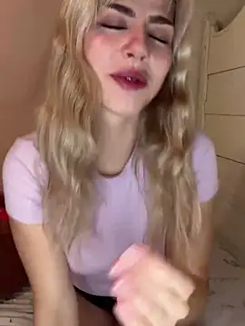 Snapshot of SirenitySirenxx chatting on 01-11-25, 03:23 SirenitySirenxx online show from 01-11-25, 03:23