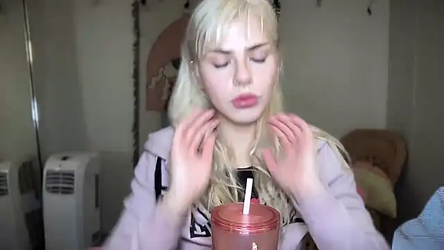 Snapshot of SirenitySirenxx chatting on 03-13-25, 11:59 SirenitySirenxx online show from 03-13-25, 11:59