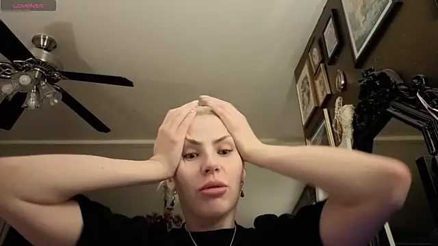 Snapshot of SirenitySirenxx chatting on 09-23-25, 03:53 SirenitySirenxx online show from 09-23-25, 03:53