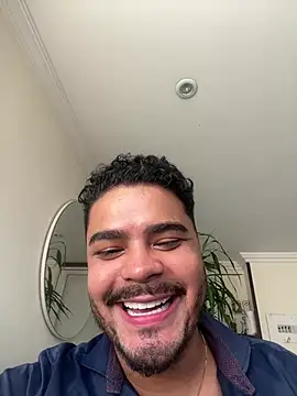 Snapshot of thiagowes chatting on 07-15-26, 10:37 thiagowes online show from 07-15-26, 10:37