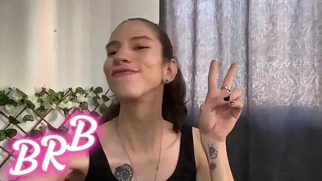 Snapshot of vodkadelulo chatting on 02-11-25, 04:44 vodkadelulo online show from 02-11-25, 04:44