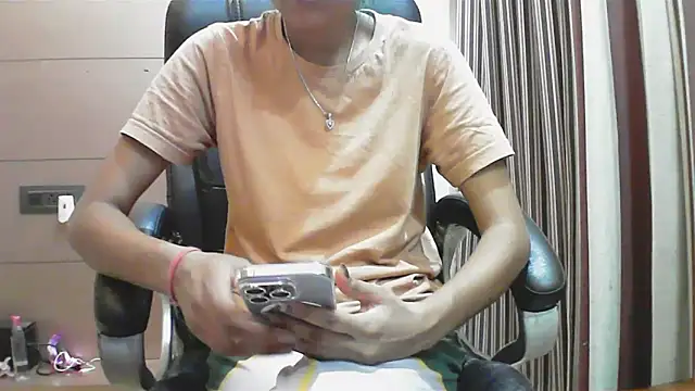 Snapshot of collage_hoty chatting on 10-31-25, 04:08 collage hoty online show from 10-31-25, 04:08