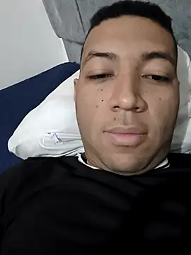 Snapshot of Morenocosta12 chatting on 12-17-25, 06:58 Morenocosta12 online show from 12-17-25, 06:58