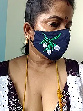 Snapshot of gaurika18 chatting on 06-12-26, 04:55 gaurika18 online show from 06-12-26, 04:55