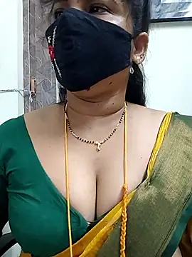 Snapshot of gaurika18 chatting on 06-21-26, 11:13 gaurika18 online show from 06-21-26, 11:13