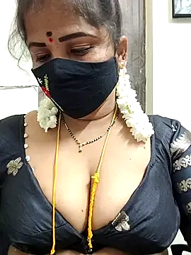 Snapshot of gaurika18 chatting on 06-22-26, 04:48 gaurika18 online show from 06-22-26, 04:48