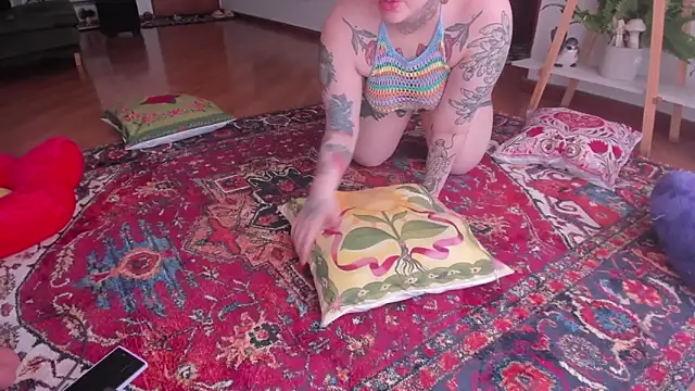 Snapshot of Whitekitty-exe chatting on 02-06-25, 08:13 Whitekitty-exe online show from 02-06-25, 08:13