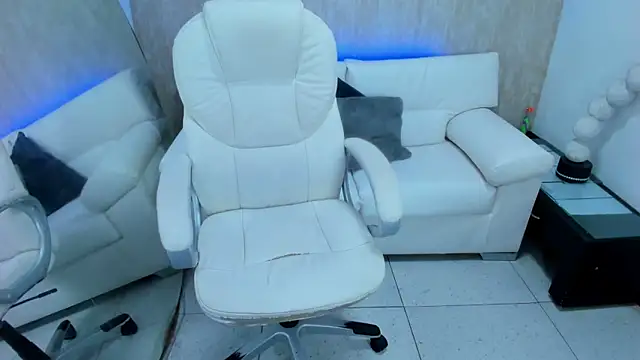 Snapshot of meggan_77 chatting on 01-15-25, 07:05 meggan 77 online show from 01-15-25, 07:05