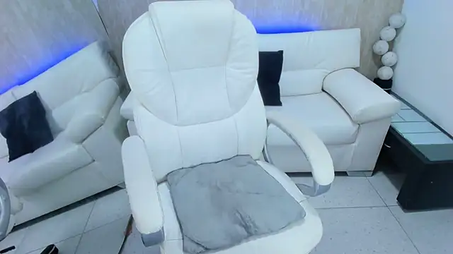 Snapshot of meggan_77 chatting on 02-08-25, 04:14 meggan 77 online show from 02-08-25, 04:14