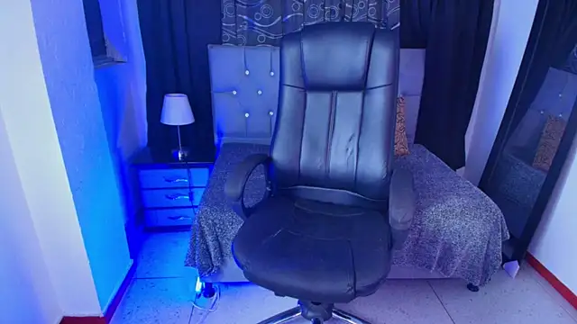 Snapshot of meggan_77 chatting on 09-14-25, 04:44 meggan 77 online show from 09-14-25, 04:44