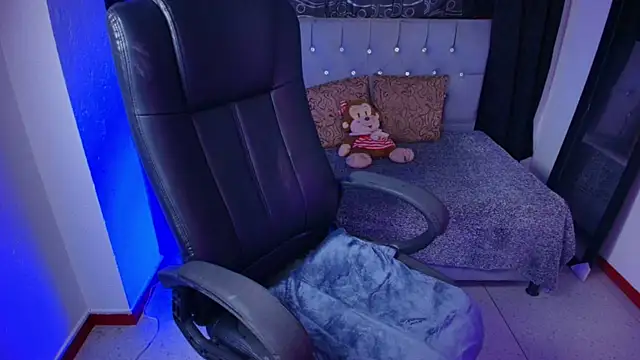 Snapshot of meggan_77 chatting on 09-21-25, 05:20 meggan 77 online show from 09-21-25, 05:20