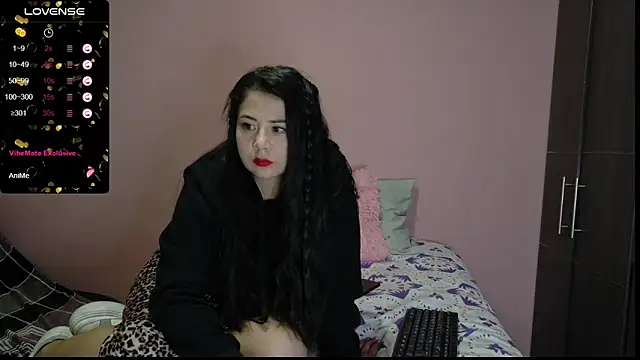 Snapshot of bellah_rose_squirt chatting on 07-07-26, 04:15 bellah rose squirt online show from 07-07-26, 04:15