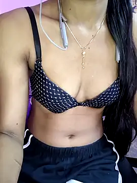 Snapshot of Miakhalifatamil chatting on 10-24-25, 03:03 Miakhalifatamil online show from 10-24-25, 03:03