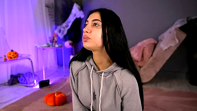 Snapshot of BetsyGonzale chatting on 10-28-25, 03:54 BetsyGonzale online show from 10-28-25, 03:54