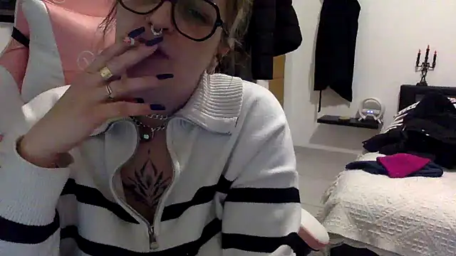 Snapshot of vanillesoumise chatting on 02-11-25, 08:42 vanillesoumise online show from 02-11-25, 08:42