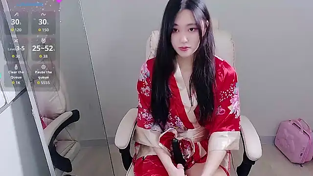 Snapshot of who_Lilly chatting on 10-25-25, 02:02 who Lilly online show from 10-25-25, 02:02