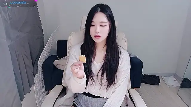 Snapshot of who_Lilly chatting on 12-04-25, 12:03 who Lilly online show from 12-04-25, 12:03