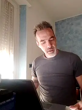 Snapshot of Marcolino183 chatting on 02-17-25, 09:56 Marcolino183 online show from 02-17-25, 09:56