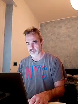 Snapshot of Marcolino183 chatting on 02-25-25, 03:49 Marcolino183 online show from 02-25-25, 03:49