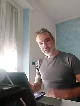 Snapshot of Marcolino183 chatting on 03-06-25, 03:13 Marcolino183 online show from 03-06-25, 03:13