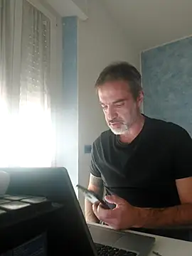 Snapshot of Marcolino183 chatting on 03-14-25, 01:35 Marcolino183 online show from 03-14-25, 01:35