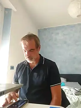 Snapshot of Marcolino183 chatting on 09-30-25, 09:25 Marcolino183 online show from 09-30-25, 09:25