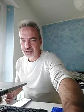 Snapshot of Marcolino183 chatting on 10-22-25, 08:25 Marcolino183 online show from 10-22-25, 08:25