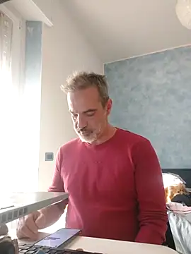 Snapshot of Marcolino183 chatting on 11-05-25, 08:25 Marcolino183 online show from 11-05-25, 08:25