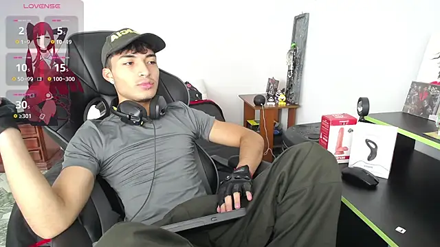 Snapshot of dylan_fun18 chatting on 02-19-25, 03:05 dylan fun18 online show from 02-19-25, 03:05