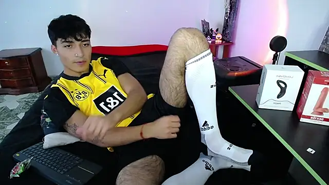 Snapshot of dylan_fun18 chatting on 02-22-25, 10:42 dylan fun18 online show from 02-22-25, 10:42