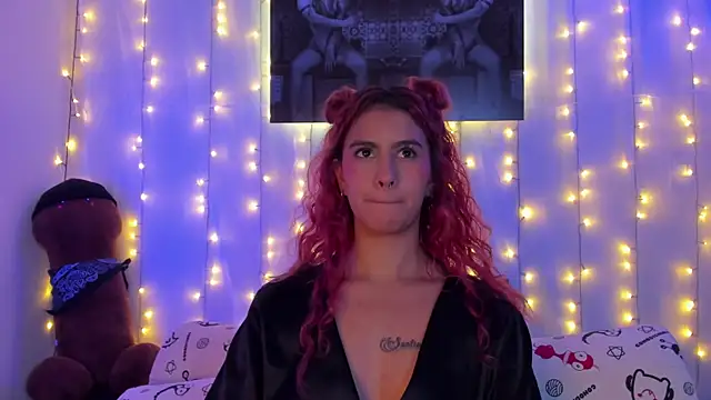 Sophiee Hill online show from 12-28-24, 01:17