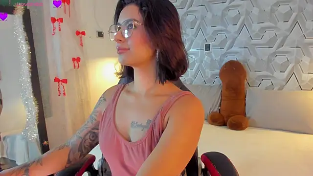 Sophiee Hill online show from 04-07-26, 07:31