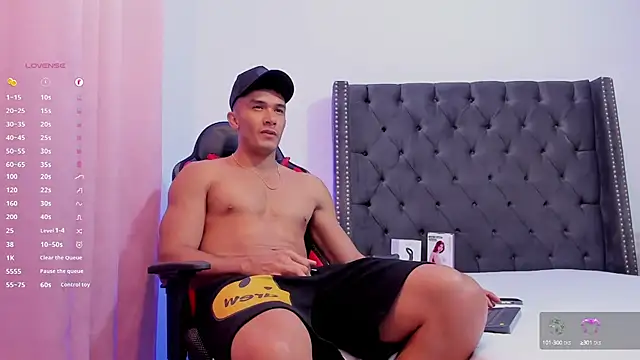 Snapshot of aronvillegas chatting on 12-13-24, 02:05 aronvillegas online show from 12-13-24, 02:05