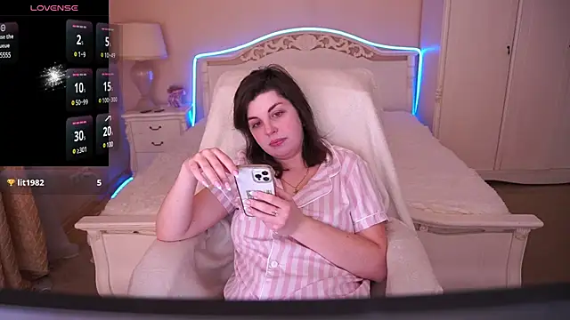 Snapshot of MirandaWong chatting on 01-18-25, 11:11 MirandaWong online show from 01-18-25, 11:11