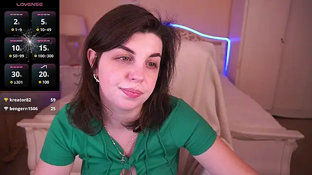 Snapshot of MirandaWong chatting on 02-05-25, 12:27 MirandaWong online show from 02-05-25, 12:27