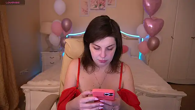 Snapshot of MirandaWong chatting on 02-16-25, 05:15 MirandaWong online show from 02-16-25, 05:15