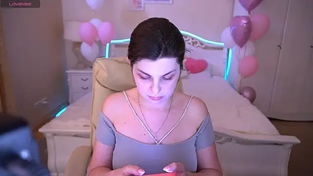 Snapshot of MirandaWong chatting on 02-17-25, 12:48 MirandaWong online show from 02-17-25, 12:48