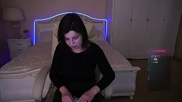 Snapshot of MirandaWong chatting on 03-21-25, 07:02 MirandaWong online show from 03-21-25, 07:02