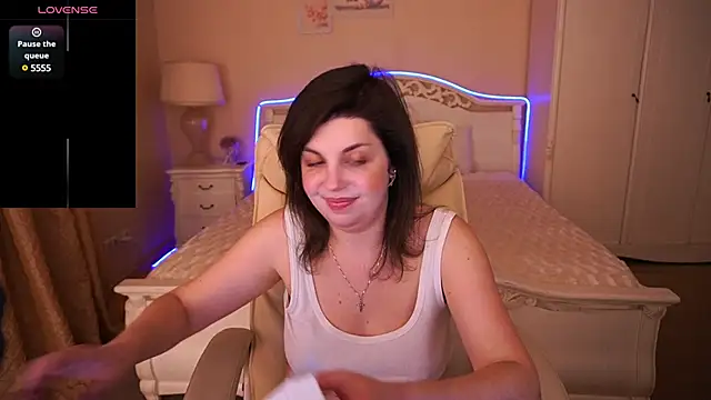 Snapshot of MirandaWong chatting on 03-22-25, 04:15 MirandaWong online show from 03-22-25, 04:15