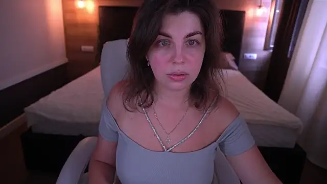 Snapshot of MirandaWong chatting on 09-10-25, 06:13 MirandaWong online show from 09-10-25, 06:13